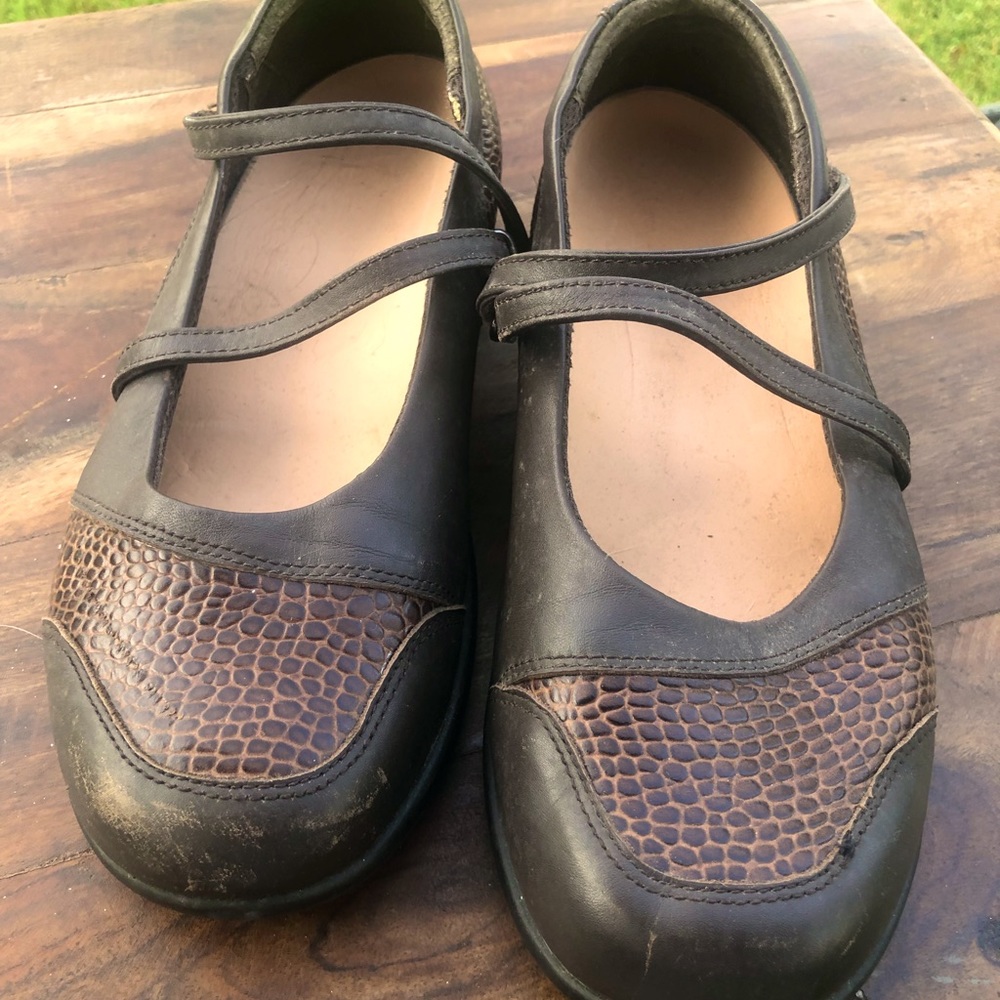 Aetrex Mary Janes,  criss cross straps. Size 9